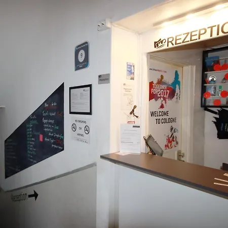 The Penny Pincher Хостел