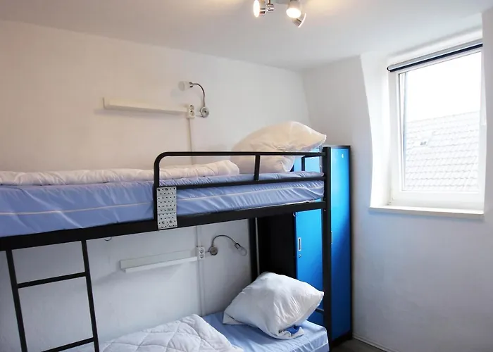 بيت شباب The Penny Pincher