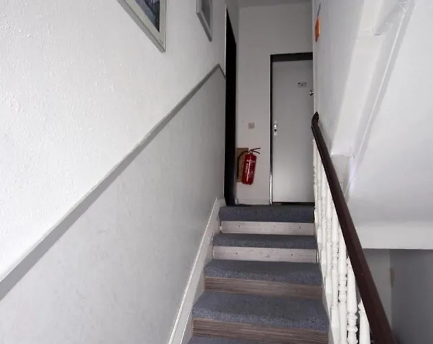 بيت شباب The Penny Pincher *